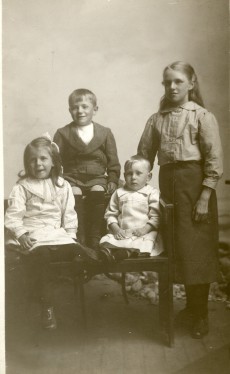 Mabel, Harold, Vincent and Cissie Ormondroyd
